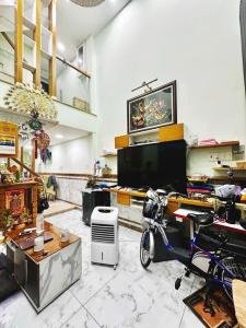 Nhà Ngô Gia Tự, Quận 10, 5 tầng BTCT, 40m2, hẻm xe hơi, 8.x tỷ